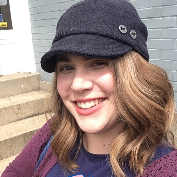 Meet your Posher, Lisa - Picture 2 of 2